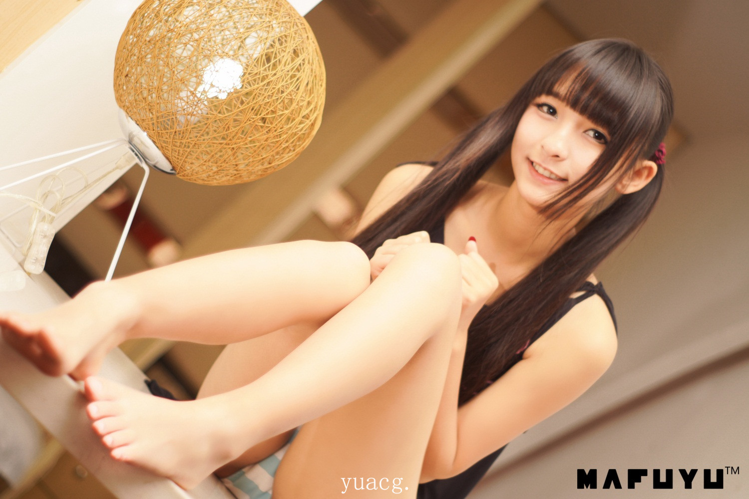 神楽坂真冬-裸足腿控