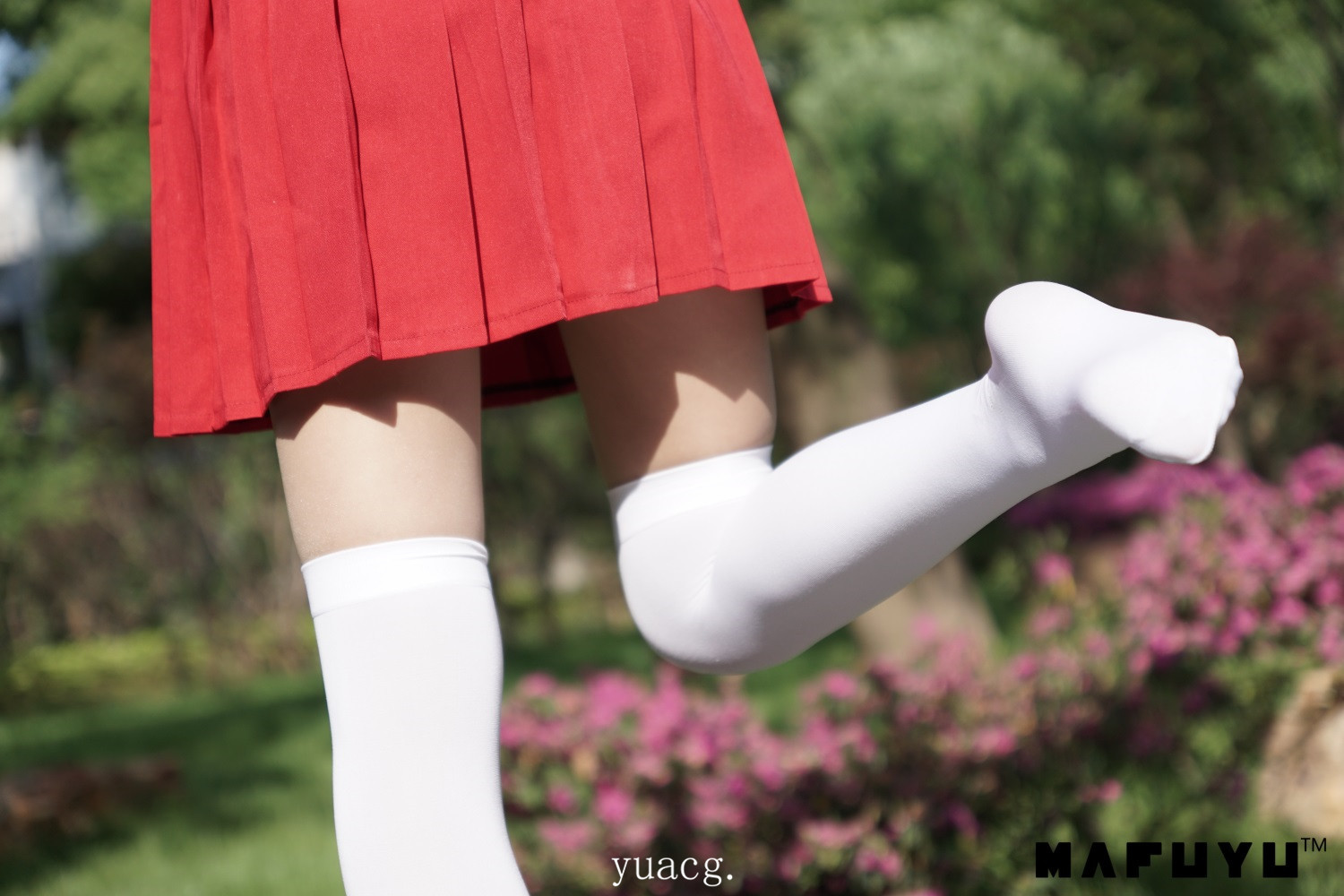 神楽坂真冬-少女と自然と白い靴下系列